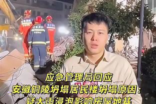 滚筒洗衣机！小卡高难度射进 哈登“死亡”凝视&击掌推人庆祝